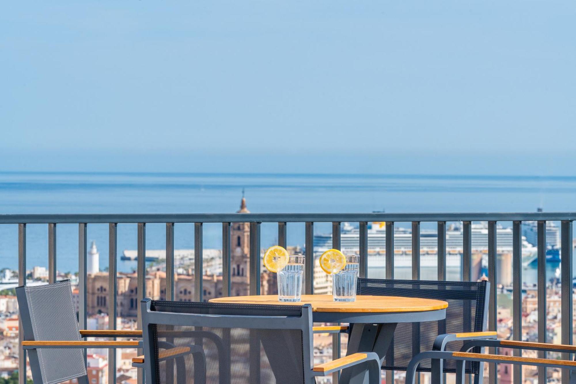 Malaga Tower View Apartment Exterior photo