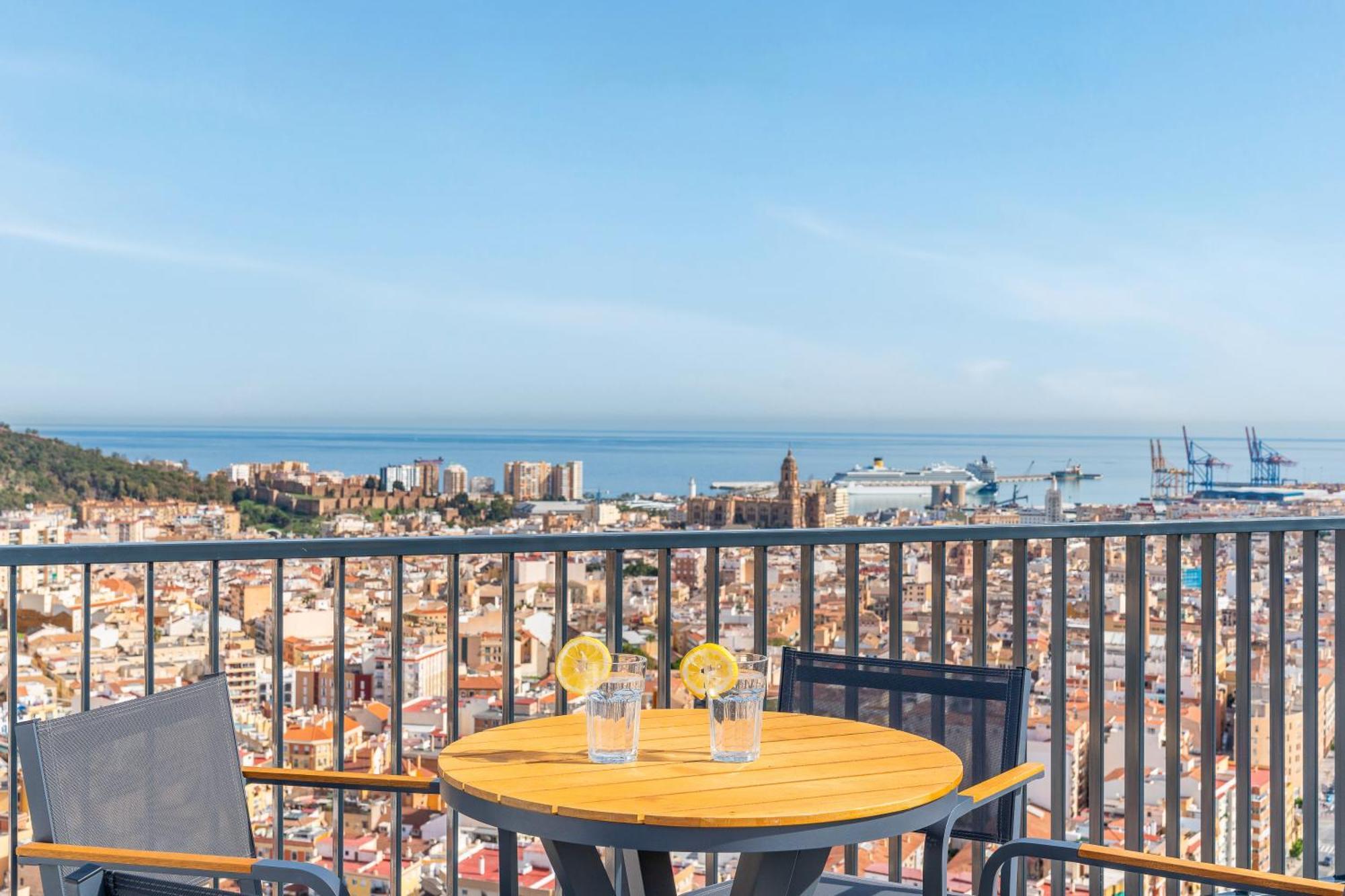 Malaga Tower View Apartment Exterior photo
